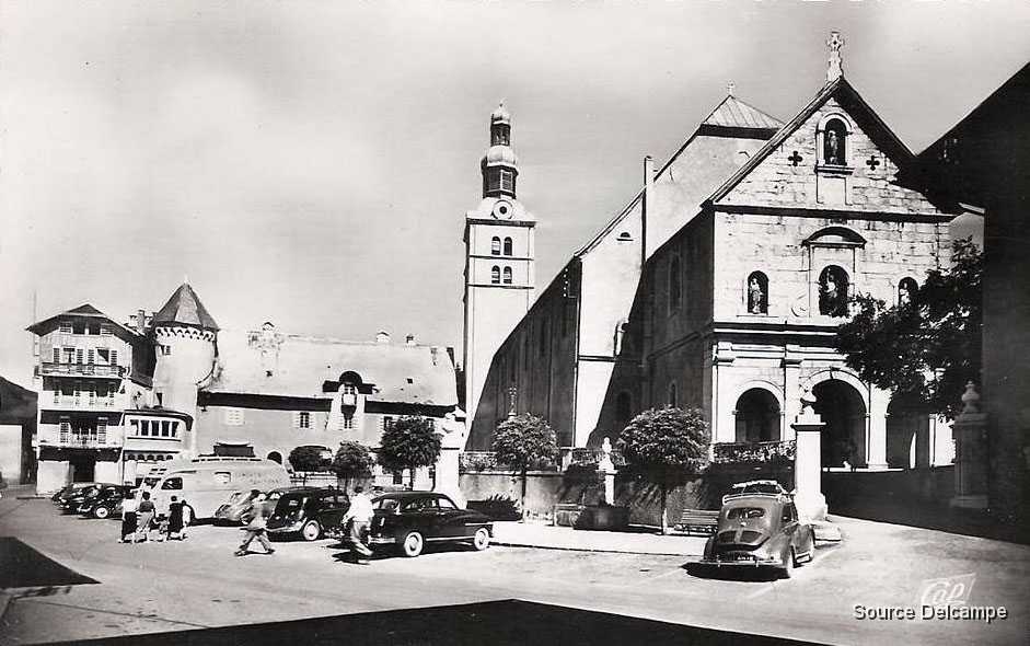 74 Megeve Place de la Mairie.jpg